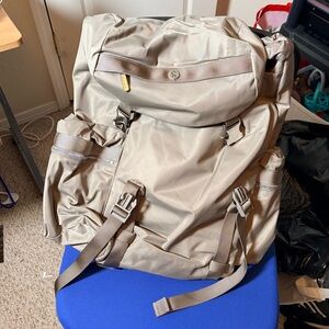 Lululemon Wanderlust Backpack. NWT SOLD OUT color WSHG large.